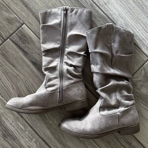 Stylish Taupe Girl’s Boots